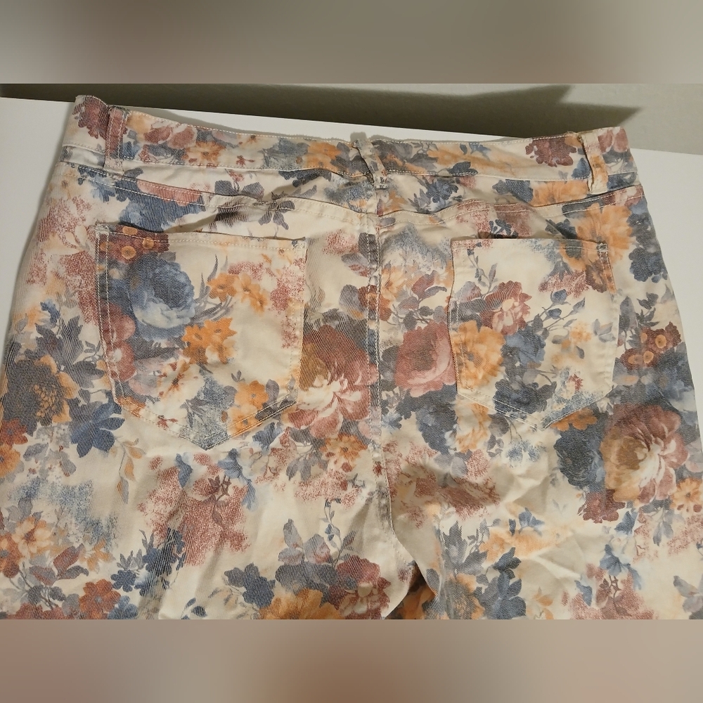 New York & Company Floral Jeans‎ - Picture 5 of 9